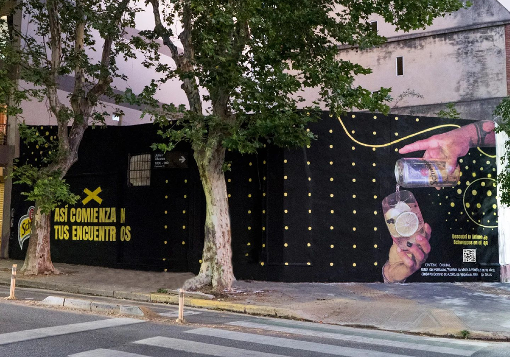 Mural de Realidad Aumentada para Schweppes: Publicidad Interactiva y Experiencia 3D